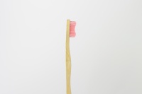 LA ECOTUCA CEPILLO BAMBU ADULTO -SUAVE- ROSA ECO - imagen 2