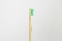 LA ECOTUCA CEPILLO BAMBU ADULTO -SUAVE- VERDE ECO - imagen 3